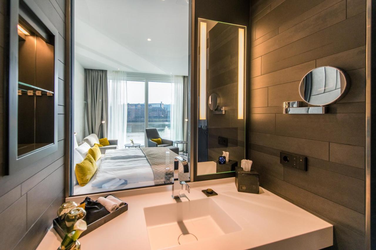 Отель Faehrhaus Koblenz Экстерьер фото Bathroom of a Deluxe Room